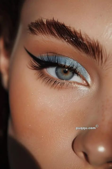 Sky Blue Dress Makeup Ideas, Sky Blue Dress Makeup, Sky Blue Eye Makeup, Sky Blue Makeup, Blue Eyeshadow Makeup, Blue Eyeshadow Looks, Galaxy Makeup, Blue Makeup Looks, Simple Makeup Tips