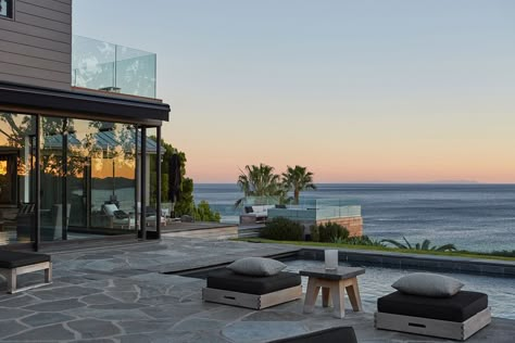 House Near The Sea, House In Malibu, Houses By The Beach, Malibu Homes, Malibu House, Malibu Beach House, Dream Beach House, Beachfront House, Malibu Home