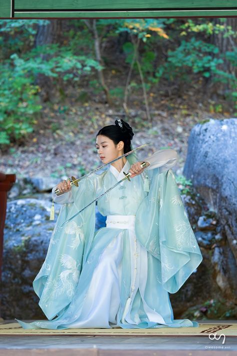 Korean Hanbok Princesses, Ancient Korean Clothing, Hanbok Aesthetic, Traditional Korean Clothing, Ancient Korea, Korean Princess, Kim You Jung, Korean Traditional Clothing, Nicki Minaj Pictures