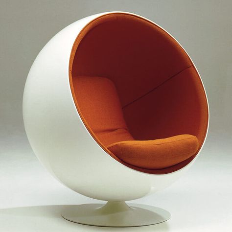 Types Of Round Chairs To Get In Your Home  Round chairs seem to be one of the best options to get in your home so here are few varieties of contemporary as well as modern round chair designs for your house.    #Architecturesideas #ContemporaryRoundChair Eero Aarnio, Pod Chair, Iconic Chairs, Ball Chair, Ikea Chair, Round Chair, Chair Makeover, Eero Saarinen, Plastic Furniture