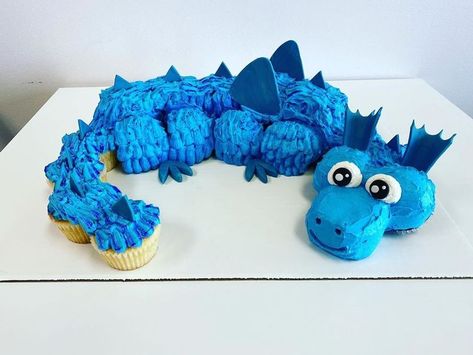 dragon cupcake cake Castle Cupcakes, Dragon Cupcakes, Dragon Birthday Cakes, Fire Cake, Double Birthday Parties, 7th Birthday Cakes, Dragon Cakes, Pull Apart Cupcake Cake, Dragon Birthday Parties