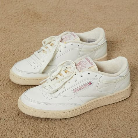 Reebok White & Pink Club C 1985 Shoe Old Money Sneakers, Rebook Shoes, Causal Shoes Women, Maroon Shoes, Pink Club, Club C 85 Vintage, Everyday Sneakers, Pink Reebok, White Reebok