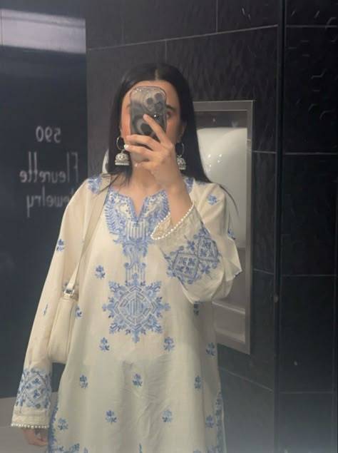 Aesthetic Pakistani Outfits Casual, Pakistani Suit Aesthetic, Summer Desi Fits, Simple Kamiz Design, Casual Kurtas Women, Kurti Inspo Aesthetic, Ethinic Wear Indian Women Kurtis, Desi Core Outfits, Indian Kurti Designs Casual