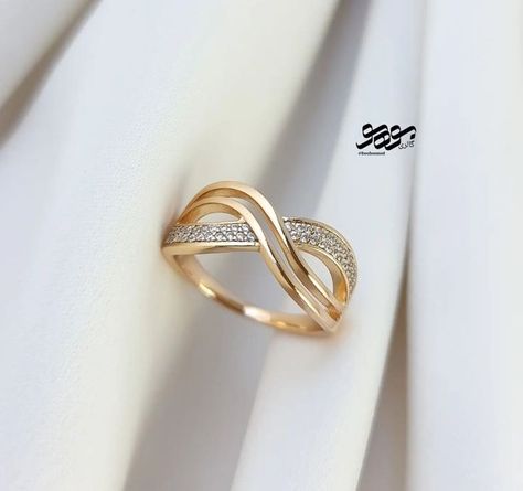 Wedding Ring Trends, Beautiful Gold Earrings, Wedding Rings Women, Top Jewelry Trends, Latest Gold Ring Designs, Gold Neck Chain, Women Wedding Rings, خواتم خطوبة, Couple Ring Design