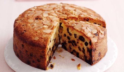 Farmhouse Fruit Cake Recipe, Mary Berry Fruit Cake, Light Fruit Cake Recipe, Easy Fruit Cake, Mary Berry Cakes, Fruit Cake Recipe Easy, Light Fruit Cake, Cake Recipes Uk, Fruit Cake Recipe