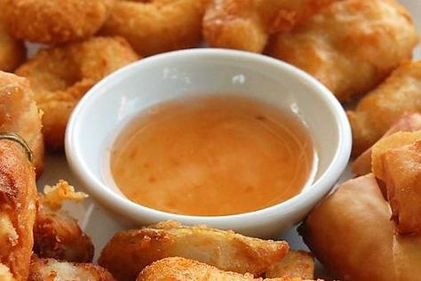 Duck Sauce Recipe, Chinese Duck, Plum Sauce Recipe, Homemade Sweet Chili Sauce, Chinese Sauces, Sweet Chili Sauce Recipe, Wonton Chips, Chili Sauce Recipe, Baking Measurements