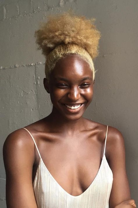 Ash blonde Blonde Afro, Blonde Natural Hair, Afro Textured Hair, Pelo Afro, Dyed Natural Hair, Black And Blonde, Natural Hair Inspiration, Brown Blonde Hair, 4c Hair