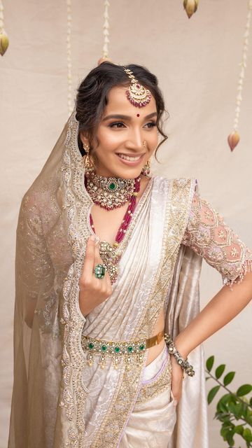 STUDIO 149 - Luxury Bridal & Occasion Wear on Instagram: "Making tradition look effortless and perfect for the modern Indian woman - Bridal wear at its most authentic form by @studio149 Featuring @shwetagai Shot by @ganesh_toasty Makeover @salomirdiamond Jewelry @mspinkpantherjewel Outfit and styling @studio149 #studio149bride" Family Wedding Outfits, Telugu Jewellery, Sky Moodboard, Studio 149, 25th Anniversary Ideas, Wedding Matching Outfits, Telugu Bride, Diamond Jewellery Set, Bridal Makeup Videos