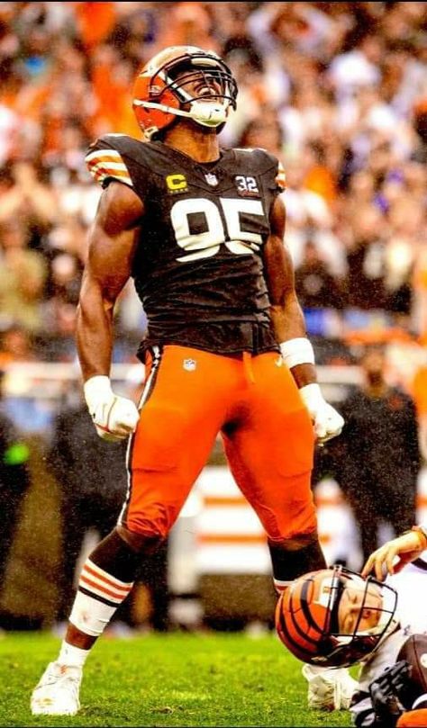 Myles Garrett Wallpaper, Men Manifestation, Miles Garrett, Reels Wallpaper, Cleveland Browns Humor, Cleveland Browns Wallpaper, Browns Wallpaper, Arsenal Pictures, Cool Football Pictures