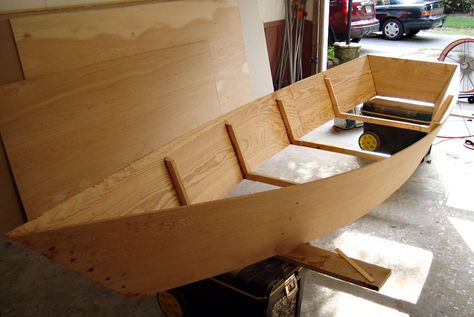 Pallet Deck Diy, Wooden Boat Kits, Diy Trinkets, Pallet Deck, Deck Diy, Flat Bottom Boats, Diy Floating Shelves, Wood Boat Plans, Plywood Boat Plans