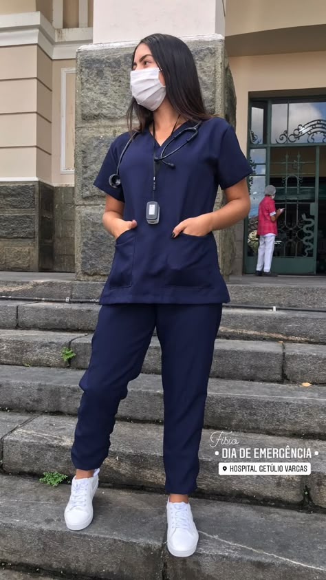 Dr Scrubs Outfit, Doctors Scrubs Fashion, Scrubs For Doctors, Medical Outfit Doctors Fashion, Nurses Scrubs Outfits, Doctor Scrubs Women, Scrubs Uniform Aesthetic, Scrubs Uniform Cute Medical, Medical Scrubs Aesthetic