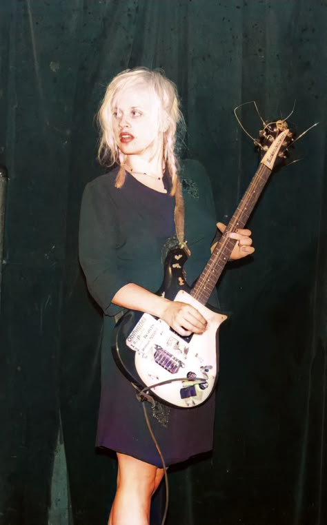 Kat Bjelland, Feminist Punk, Riot Grrl, Women Of Rock, Riot Grrrl, Courtney Love, Women In Music, Black Flag, Grunge Girl