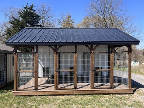 Shed With Dog Kennel, Fancy Dog Kennel Ideas Outdoor, Covered Dog Kennel Outdoor, Farm Dog Kennel Ideas, Outdoor Puppy Kennel, Outdoor Dog Kennels For Large Dogs, Dog Kennel With Roof, Wood Dog Kennel Outdoor, Outdoor Dog Kennels Ideas Backyards