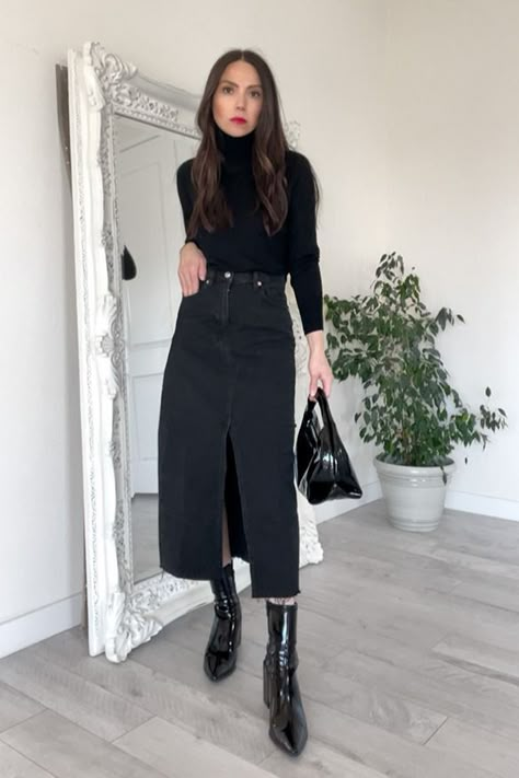 Denim skirt outfit ideas, midi denim skirt outfit, and black denim skirt outfit. Black Denim Skirt Outfit Winter, Denim Skirt Outfit Fall, Denim Skirt Outfit Winter, Black Midi Skirt Outfit, Skirt Outfit Denim, Midi Skirt Outfit Winter, Denim Skirt Outfit Summer, Outfit Denim Skirt, Denim Midi Skirt Outfit