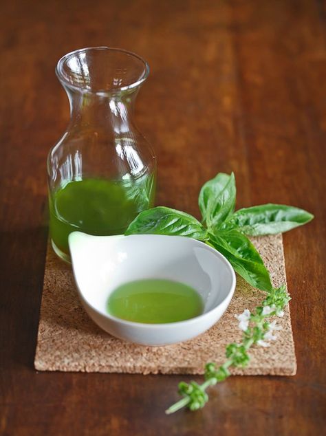 Basil Extract Basil Infused Oil, Basil Extract, Benefits Of Basil, Dry Basil, Dried Basil Leaves, Basil Oil, Infused Oil, Salad Spinner, Garden Herbs