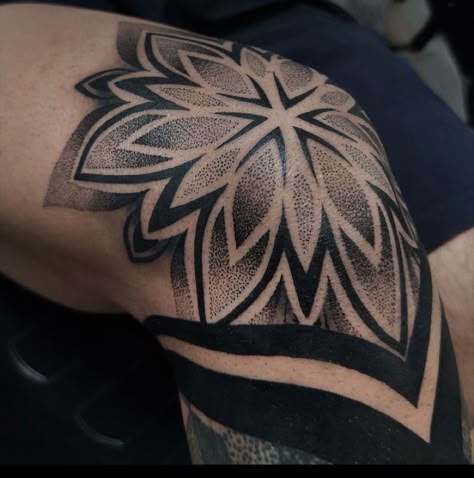 Black And Gray Mandala Tattoo, Mandala Tattoo Knee Men, Dotwork Knee Tattoo, Abstract Mandala Tattoo, Mandala Cover Up Tattoo Before And After, Mandala Tattoo Sleeve For Men, Tattoo Genou, Geometric Knee Tattoo, Mandela Tattoo Men