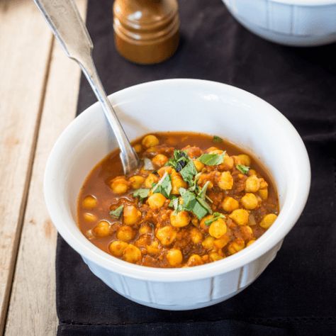 Sirtfood Diet Plan, Sirtfood Diet, Chickpea Coconut Curry, Winter Dishes, Coconut Recipes, Coconut Curry, Food Experiences, Crock Pot Cooking, Canned Chickpeas