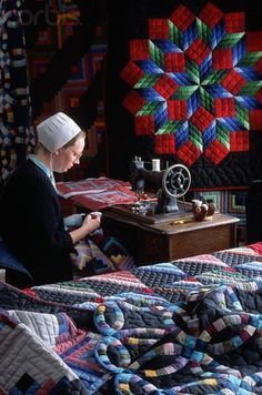 . Amish Pie, Amische Quilts, Quilt History, Amish Culture, Amish Quilt, Plain People, Amish Quilts, Vintage Sewing Machines, Amish Country