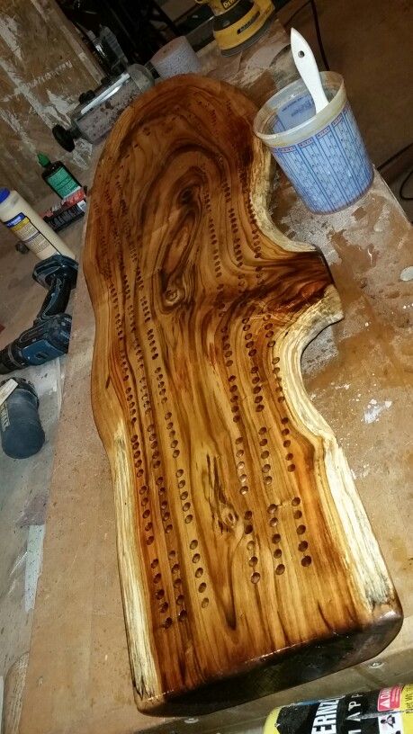 Slab cribbage board Crib Boards Ideas, Diy Cribbage Board, Cribbage Board Ideas, Cribbage Table, Cribbage Board Template, Crib Board, Diy Farm Table, Diamond Willow, Homemade Board Games