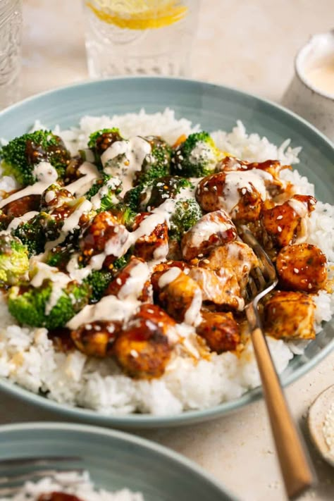 Fill up on satisfying protein and flavor with these Sticky Chicken Rice Bowls. Between the bowl base, the delicious sticky sauce, and the spicy mayo drizzle, you can expect this to become your new favorite meal. Easy On The Stomach Meals, Pork Rice Bowl Recipe, Homemade Soy Sauce, Chicken Breast Crockpot, Sauteed Chicken Breast, Chicken Rice Bowl, Rice Bowl Recipe, Sticky Sauce, Sticky Pork