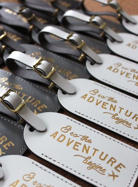 Luggage Tag Wedding Favor, Travel Wedding Ideas, Luggage Tags Wedding, Wedding Favors Rustic, Wedding Favors Diy, Homemade Wedding Favors, Destination Wedding Favors, Wedding Favors Ideas, Bulk Wedding Favors