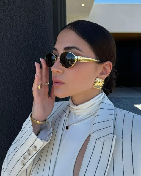 Luxury Sunglasses Women, Van Cleef Bracelet, Cleef Bracelet, Gergana Ivanova, Sunglasses Oval, 90s Sunglasses, Silver Sunglasses, Fashion 90s, Celine Sunglasses