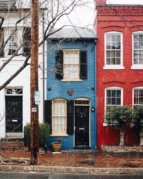 Random Buildings, Spite House, Alexandria Virginia, Cute House, Tiny House Living, Unique Homes, Pretty House, Beautiful Buildings, Little Houses