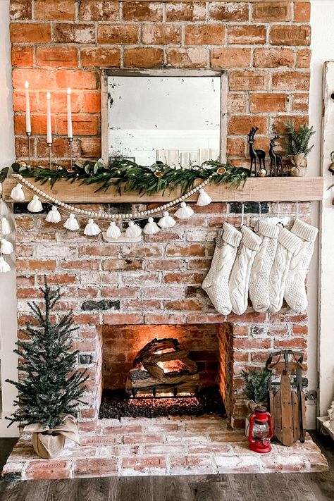 Fire Mantle Christmas Decor, Neutral Christmas Garland, Fireplace Mantel Garland, Christmas Mantle No Garland, Cottage Christmas Mantle, Red Brick Fireplace Christmas Decor, Minimal Christmas Mantle, Brick Fireplace Christmas Decor, Simple Christmas Fireplace