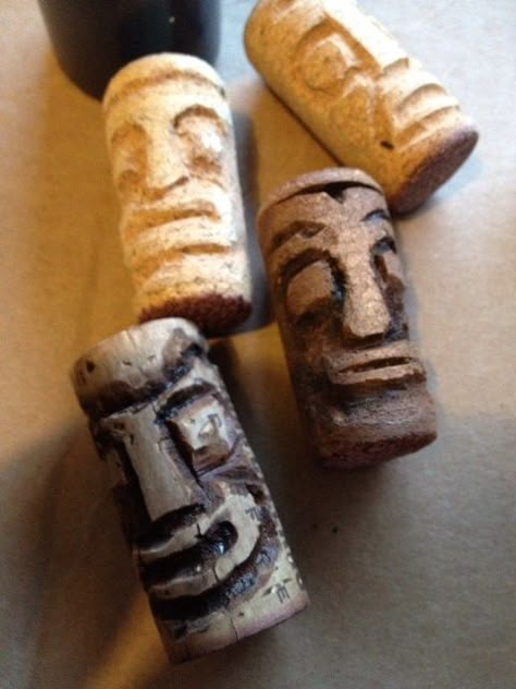 Tiny Tikies made out of recycled corks – Recycled Crafts Wine Corker, Tiki Faces, Wine Cork Ideas, Summertime Decor, Recycled Wine Corks, Wine Cork Diy Crafts, Wine Cork Projects, Hantverk Diy, Cork Crafts Diy