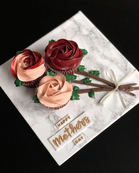 Lina's Bakes ✨ (@linasbakes) posted on Instagram: “Tb to last years Mother’s Day of this cute cupcake bouquet 💐 Will have a set amount of all Mother’s Day bakes up on stories later today…” • Mar 10, 2021 at 2:33pm UTC Mother’s Day Baked Gifts, Mother S Day Cupcakes, Cookies Business, Valentines 2025, Mummy Birthday, Cake Bouquet, Mothers Day Cupcakes, Hand Painted Cakes, Cute Birthday Pictures