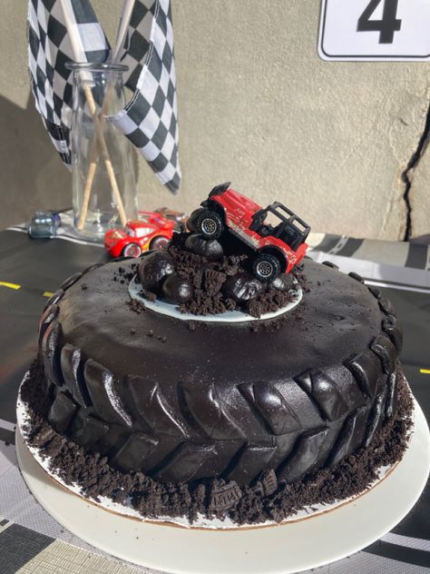 Monster Truck Tire Cake, Jeep Cake Ideas Birthdays, Tire Cake No Fondant, Tire Cookies, Jeep Cake Ideas, Dad Cake Ideas, Chocolate Cake With Fondant, 20th Bday Ideas, Cool Birthday Ideas