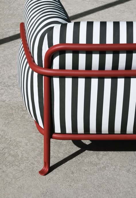 Sustainability Balcony Sofa, Metal Outdoor Furniture, Outdoor Lounge Area, Piero Lissoni, Deco Boheme, Modern Outdoor Furniture, Outdoor Furniture Collections, Furniture Trends, Sustainable Furniture