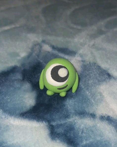 #clay #mikewazowski #monsterinc #disney #cuteartwork Cute Things To Make With Modeling Clay, Cute Modelling Clay Ideas Easy, What To Make Out Of Modeling Clay, Plastelina Figures Easy, Clay Trend Ideas, Modelling Clay Crafts, Clay Ideas Figures, Clay Models Ideas, Ideas For Modeling Clay