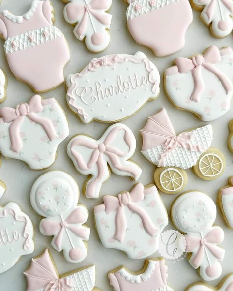 Fancy Baby Shower, Pink Baby Shower Cake, Meant To Bee, Classy Baby Shower, Bow Baby Shower, Elegant Baby Shower, Shower Cookies, Bloom Baby, Baby Cookies