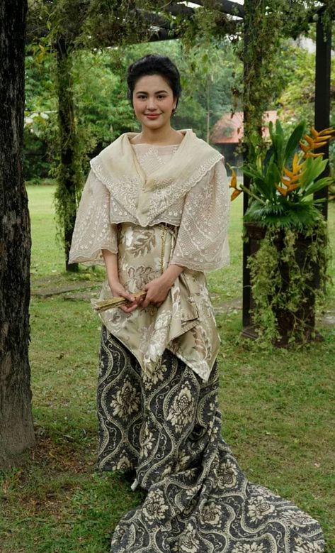 Philippines Cultural Clothes, Filipiniana Baro't Saya, Modern Maria Clara Gown, Philippines Culture Outfit, Phillipines Traditional Dress, Kimona Filipino Top, Filipina Traditional Dress, Baro't Saya Traditional, Barot Saya Modern