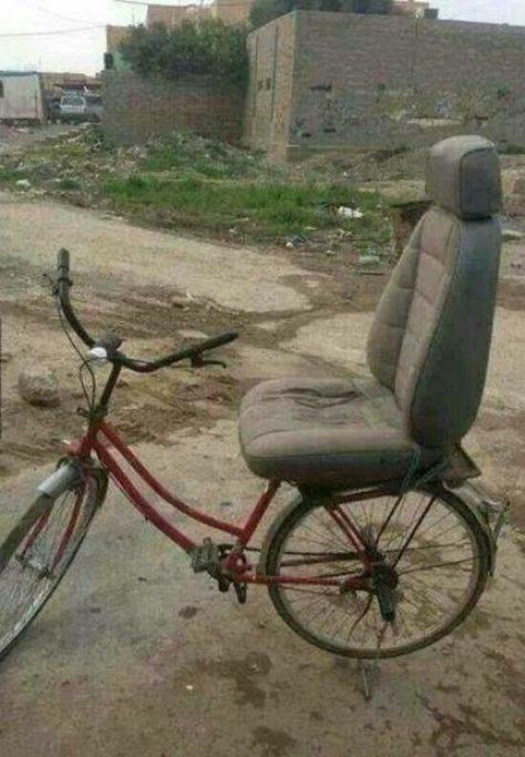 The most comfy bike ever... Cycling Memes, Bicycle Pictures, Velo Vintage, Design Fails, Bike Repair, Car Humor, Funny Fails, Bored Panda, Funny Pics