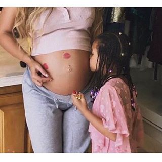 Beyonce Pregnant, Future Life Aesthetic, Beyonce Gif, Beyoncé Carter, Blue Ivy Carter, Beyonce Outfits, Carter Family, People Person, Beyoncé Giselle Knowles-carter