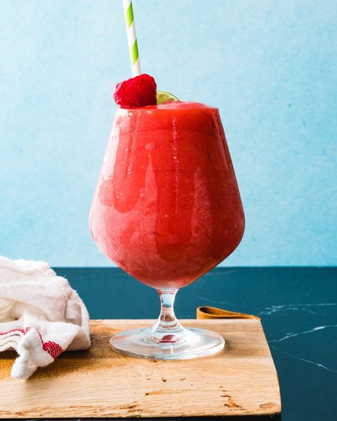 This easy strawberry daiquiri recipe is easy and full of luscious flavor! All you need are 5 minutes and a blender: no need for premade mix. #daiquiri #strawberrydaiquiri #drink #frozen #summer #frozendrink Popular Drink Recipes, Strawberry Daiquiri Mix, Strawberry Daiquiri Recipe, Frozen Strawberry Daiquiri, Frozen Drinks Alcohol, Daiquiri Recipe, A Couple Cooks, Frozen Summer, Frozen Strawberry