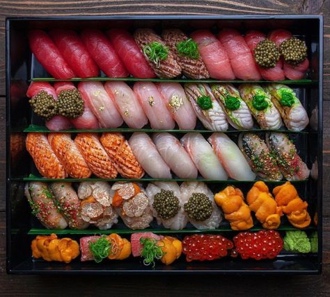 Expensive Sushi, Japenese Food, Sushi Box, Japanese Food Sushi, Sushi Menu, Sushi And Sashimi, Sushi Love, Sushi Platter, Food Sushi