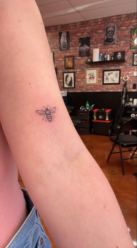 Top Of The Finger Tattoo, Small Artsy Tattoos For Women, Above Inner Elbow Tattoos For Women, Bee Tattoo Aesthetic, Fine Line Bee Tattoo Simple, Tattoo Earthy, Earthy Aesthetic Tattoo, Tattoo Ideas Bee, As I Am Tattoo