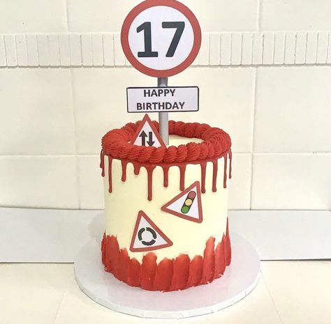 Traffic Cake Ideas, Learner Driver Cake, Driving License Cake, 17th Birthday Cake, Learner Driver, 16th Birthday Party Ideas, Birthday Cupcakes Boy, Cake Bday, 17 Birthday Cake