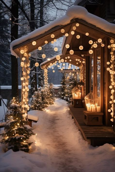 Christmas Porch, Christmas Love, Christmas Aesthetic, Outdoor Christmas Decorations, Cozy Christmas, Weihnachten Dekoration, Winter Scenes, Outdoor Christmas, White Christmas