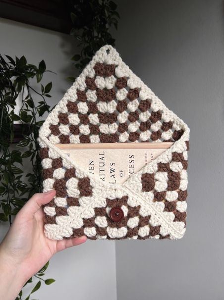 Crochet Kobo Cover, Crochet Brown Yarn, Kindle Crochet Case, Kindle Crochet Cover, Book Case Crochet, Granny Square Book Cover, Granny Square Book Sleeve, Cream Granny Square, Crochet Tablet Cover