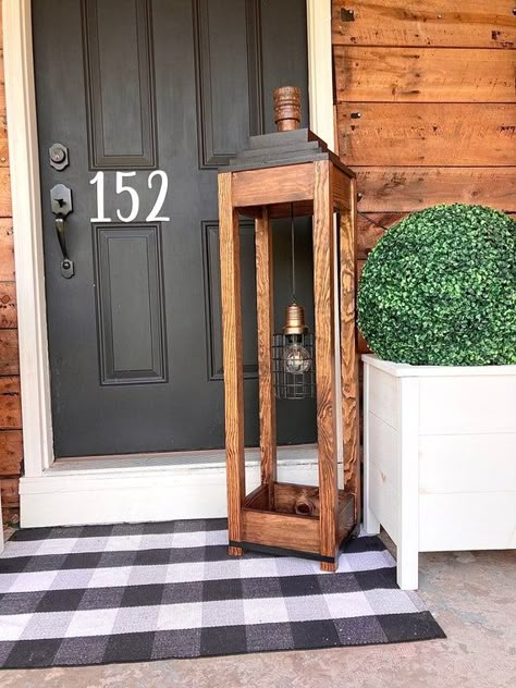 Giant Farmhouse, Wooden Lanterns Diy, Rustic Wood Lanterns, Tall Lanterns, Floor Lantern, Farmhouse Lantern, Barn Wood Crafts, Lantern Ideas, Large Lanterns