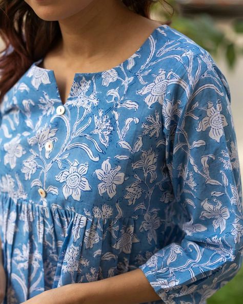 Kalamkari Tops For Jeans, Kalamkari Tops, Short Kurti Designs, Cotton Short Tops, Cotton Tops Designs, Stylish Kurtis Design, Simple Kurta Designs, Kurti Patterns, Simple Kurti Designs