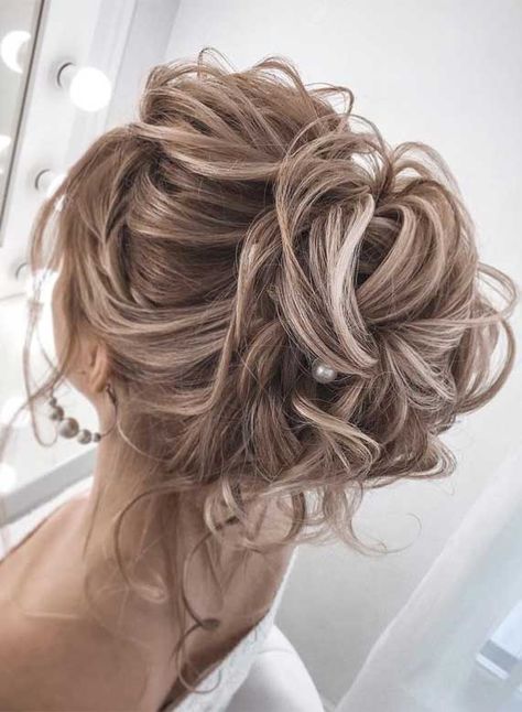 messy updo hairstyles for medium length to long hair #weddingupdos messy updo hairstyle for elegant look, hairstyle ideas , updo, wedding hair down, half up half down, wedding updo hairstyle ,textured updo #updos #weddinghair #bridalhairstyles elegant bridal updo, elegant wedding hairstyle , elegant updos Hair Messy Updo, Bridal Hair Updo With Veil, Wedding Hair Dos, Elegant Bridal Updo, Long Hair Messy, Messy Updo Hairstyles, Messy Hair Updo, Hair Messy, Fall Beach