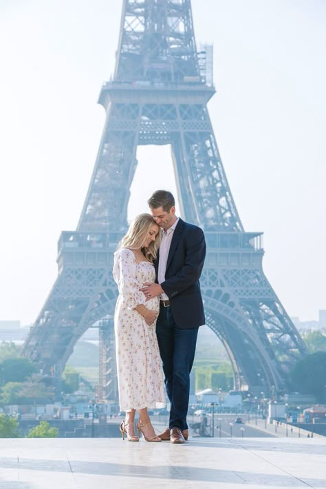 Eiffel Tower Maternity Shoot, Paris Baby Announcement, Pregnant In Paris, Paris Maternity Photoshoot, Paris Pregnancy Announcement, Pregnancy Reveal Photoshoot, Rome Photoshoot, Paris Couple Photoshoot, Announcement Photo Ideas