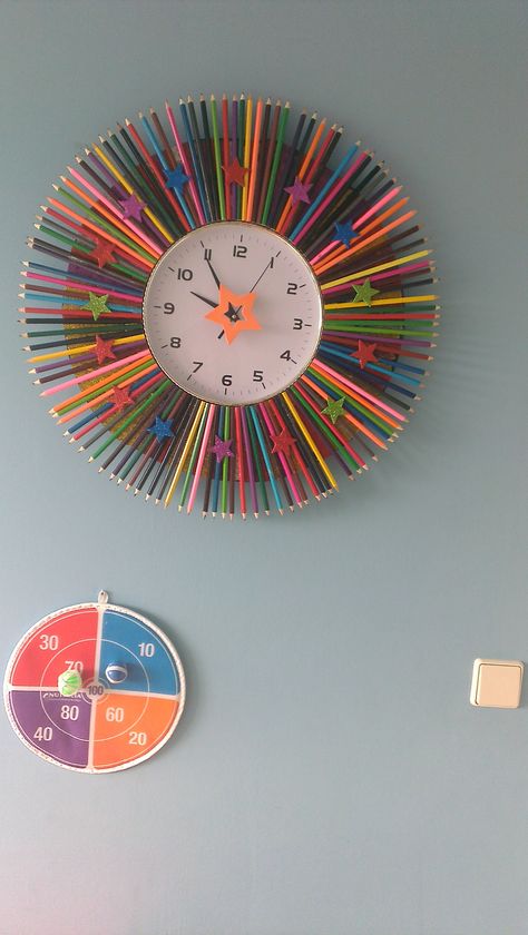 Own decorated clock by and for my son (5 yrs old). Clock Painting Ideas, Painting Ideas For Kids, Clock Ideas, Handmade Wall Clocks, Clock Painting, Handmade Clocks, Diy Clock Wall, Wall Clock Design, Clock Wall Art