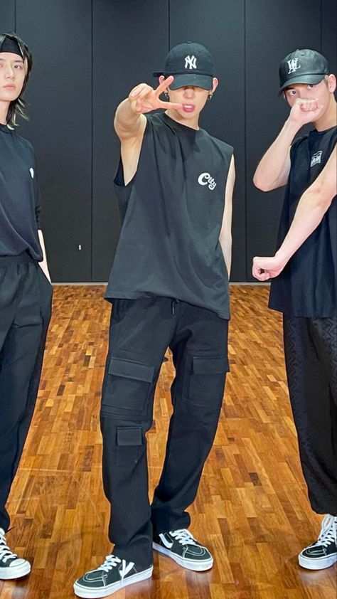 Hip Hop Outfits Dancers Men, Kpop Dance Practice Outfits Male, Dance Practice Outfits Men, Male Dancer Outfit, Kpop Idol Dance Practice Outfits, Dance Outfits Practice Hip Hop, Male Dancer Aesthetic, Yeonjun Loser Lover, Hip Hop Outfits Dancers