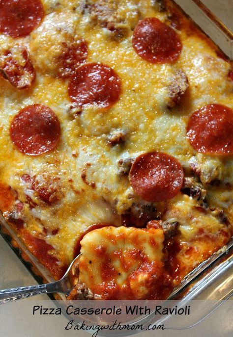 Pizza Casserole with Ravioli-great recipe for supper Pizza Ravioli, Ravioli Casserole, Pizza Lasagna, Ravioli Bake, Oxtail Recipes, Pizza Roll, Ravioli Recipe, Pizza Casserole, Pizza Bake